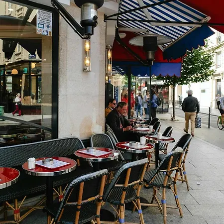 Modern For 2p With A-c - Near Montmartre