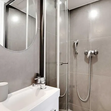 Modern For 2p With A-c - Near Montmartre * Paris