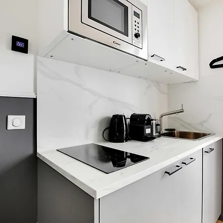 Modern For 2p With A-c - Near Montmartre Paris